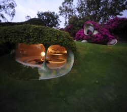 Caminar sobre el jardín es caminar sobre el techo mismo de la casa